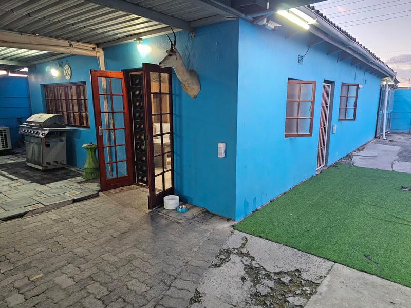 5 Bedroom Property for Sale in Parow Valley Western Cape